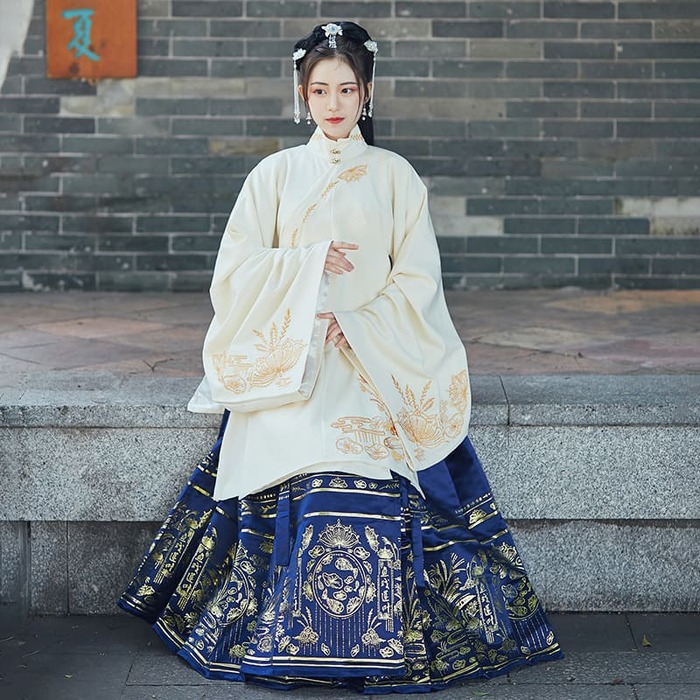 https://fulmo-img-server.com/chinii/eb97ef21f68799981cfa947d01d5f50c.jpg