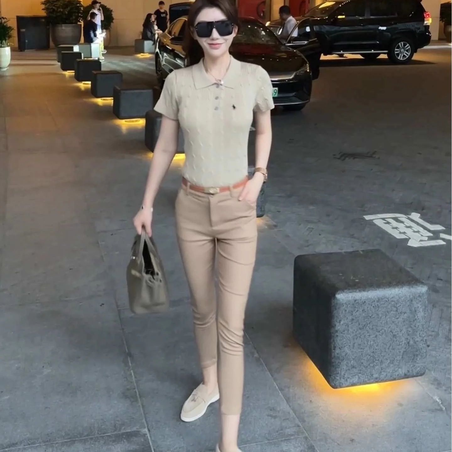 チノパン 美脚際立つ細身シルエット