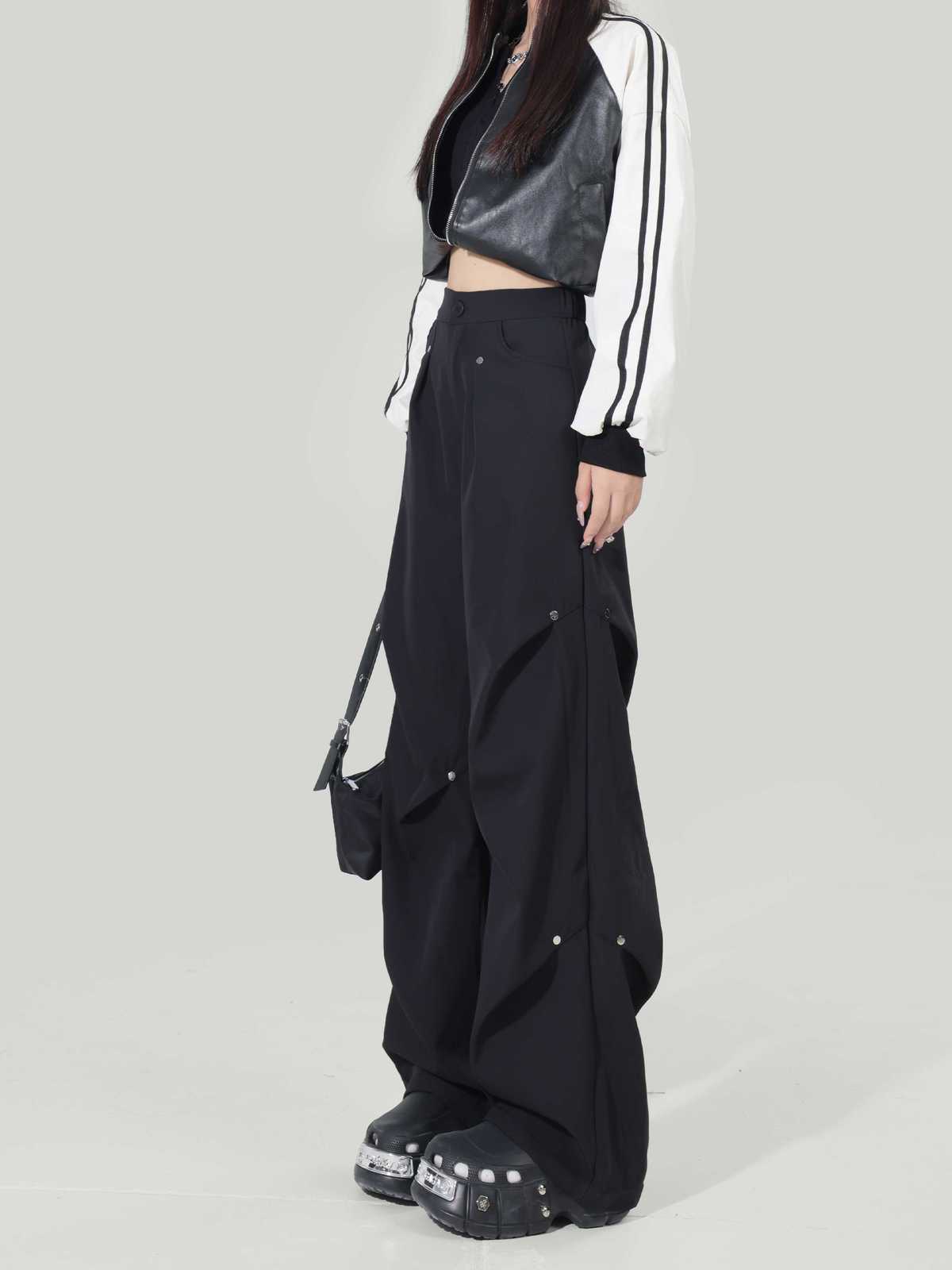 取り外し可能ポケット付きルーズチノパン