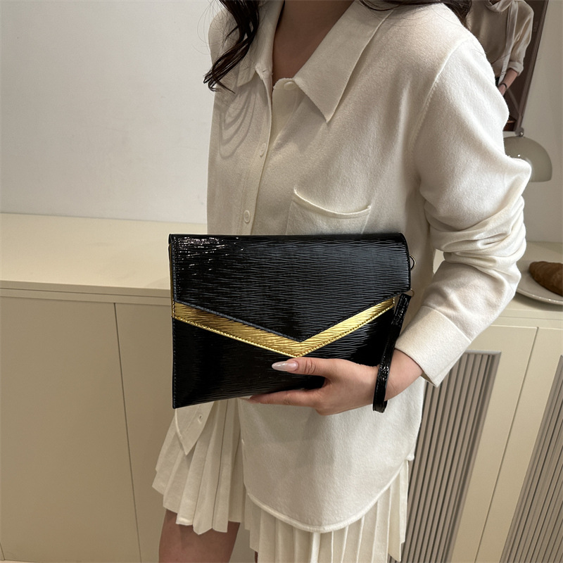 https://fulmo-img-server.com/clutte/0318dd18-e545-46c2-a480-5107614201ce.jpg
