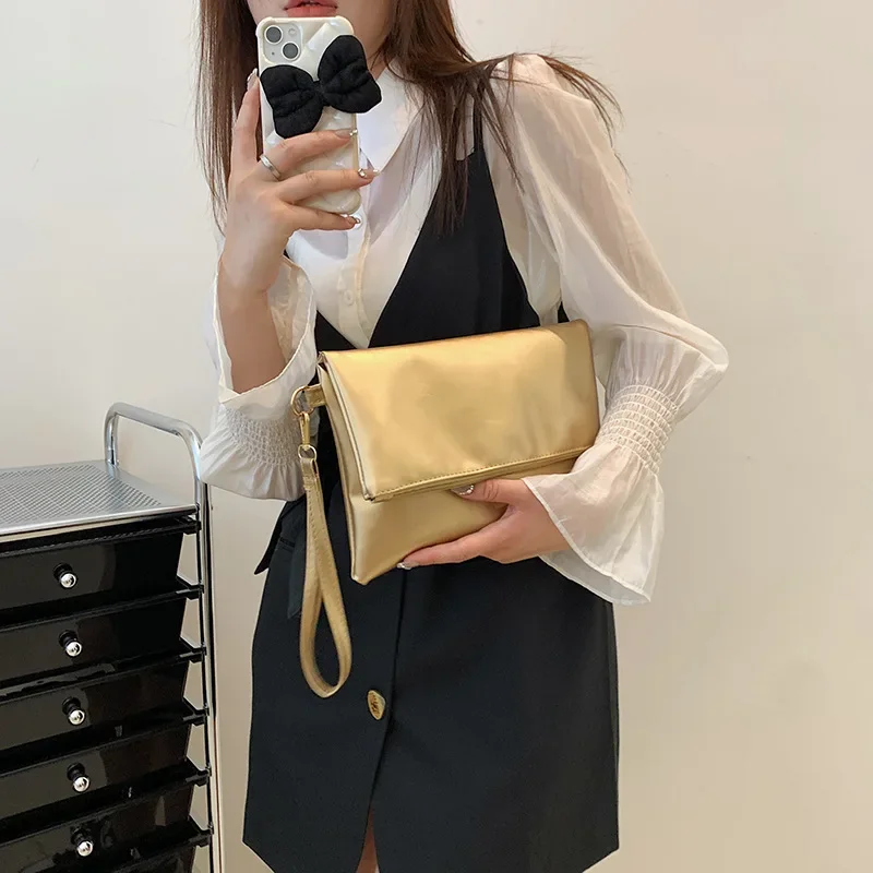 https://fulmo-img-server.com/clutte/72f34c7f-5df0-4250-b2c5-0a47440b7ff9.jpg