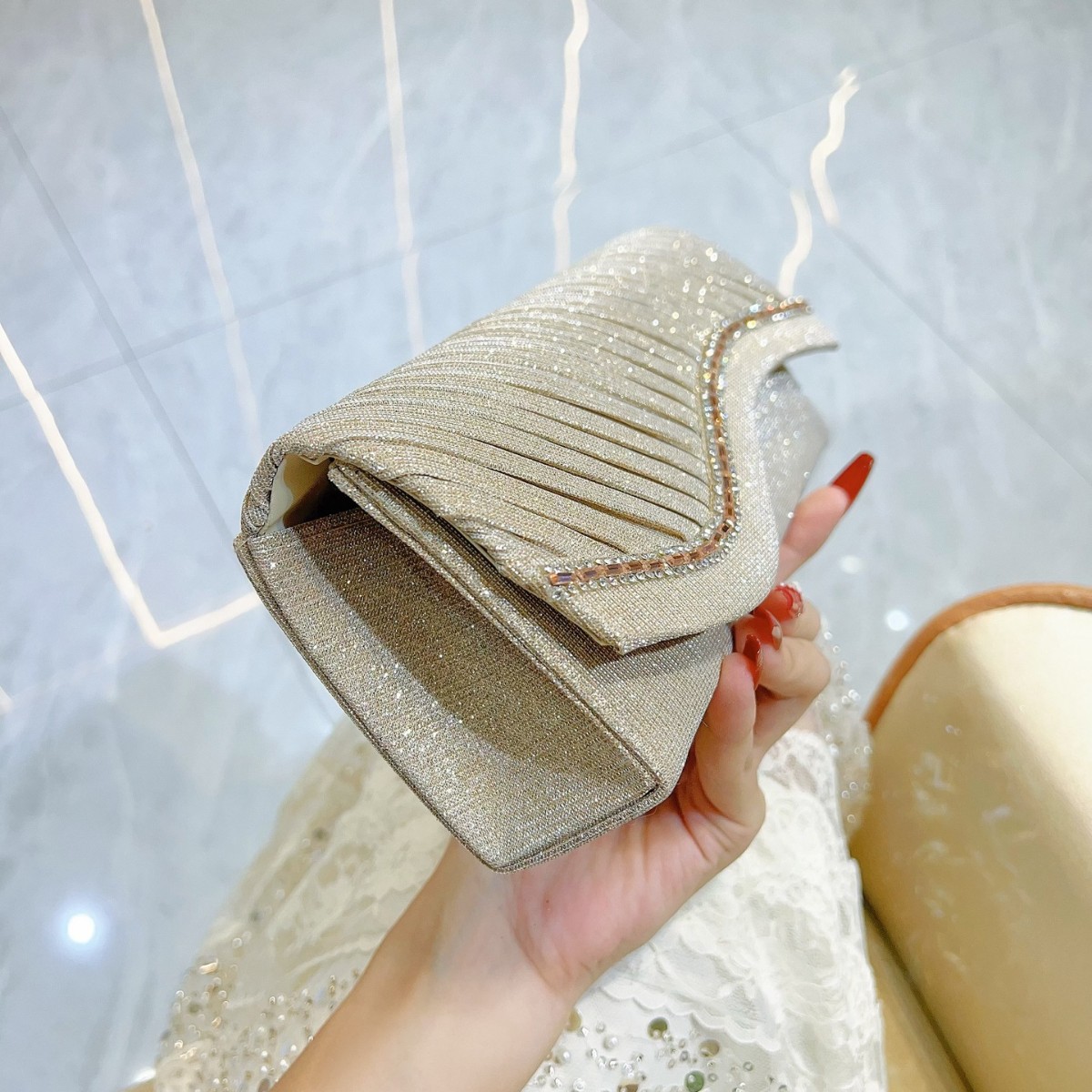 https://fulmo-img-server.com/clutte/b0393aaf-d2ce-4f9b-8b20-eeb8eccc46a4.jpg