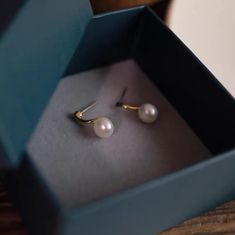 40代女性プレゼント 上品な真珠ピアス 高級感のある大人の耳飾り