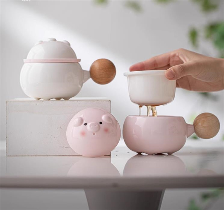 40代女性プレゼント かわいいぶた形陶器製茶こし付き蓋つきティーカップ