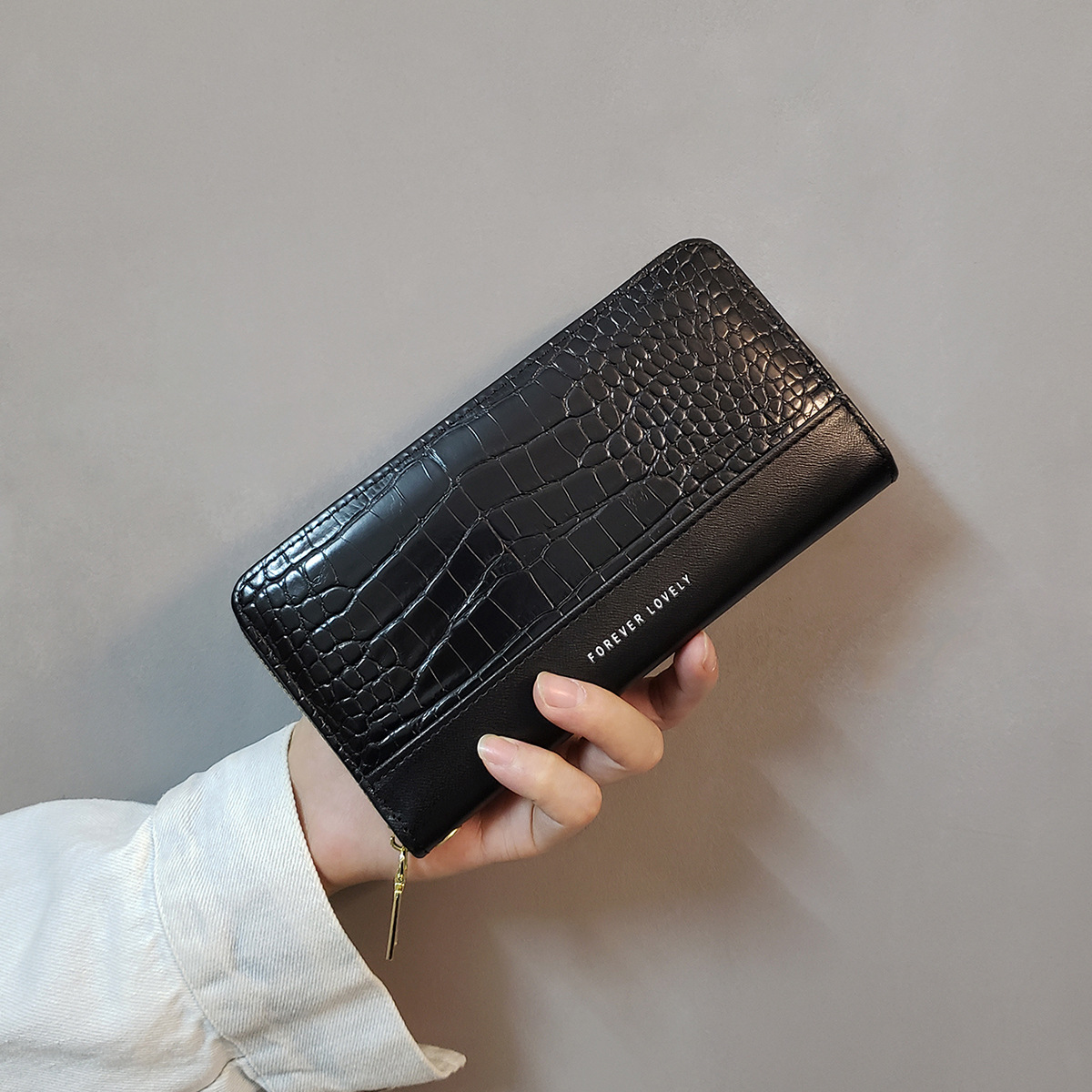 40代女性プレゼント クロコダイル型押し長財布ファスナー付き4色展開