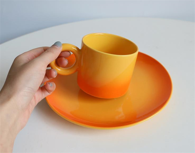 40代女性プレゼント 手作り陶磁器 グラデーション丸取っ手マグ＆皿セット