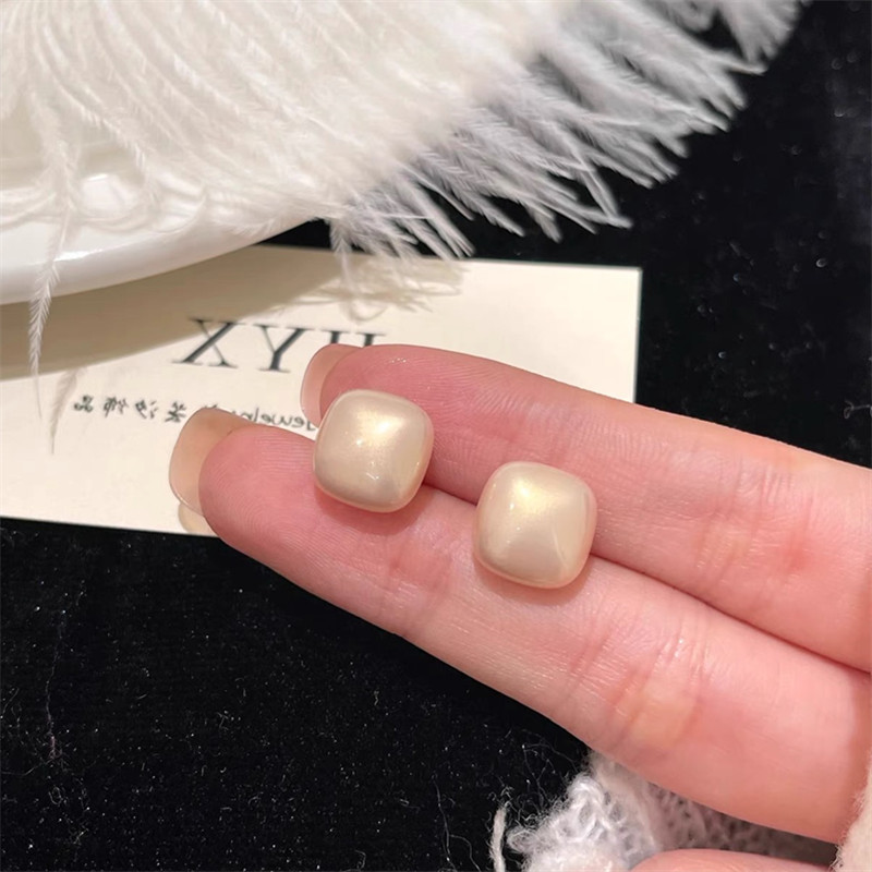 40代女性プレゼント 上品な真珠調スクエアピアス 大人の女性へのプレゼント