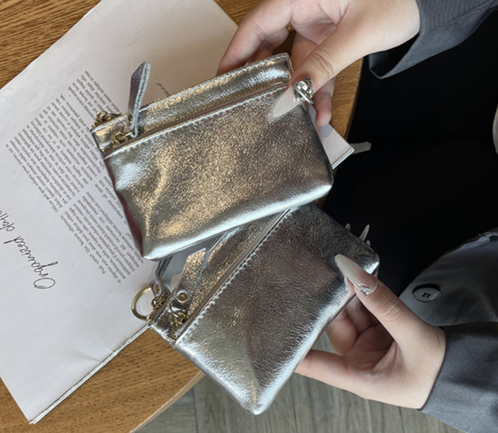 コインケース 本革銀色小銭入れキーリング付きレディース上品ミニ財布