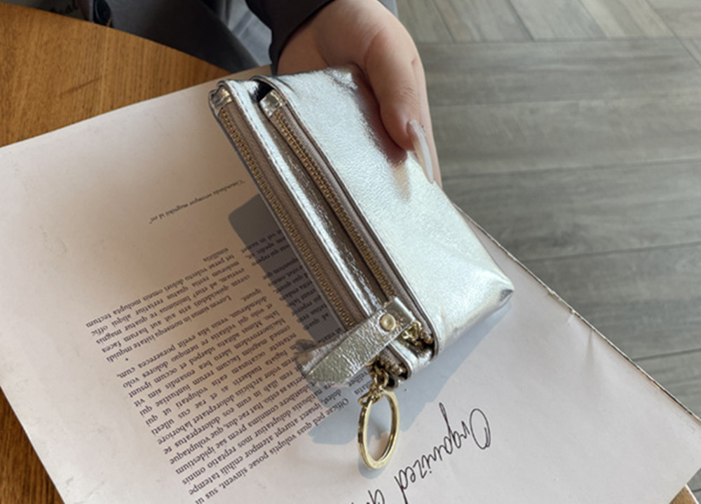 コインケース 本革銀色小銭入れキーリング付きレディース上品ミニ財布