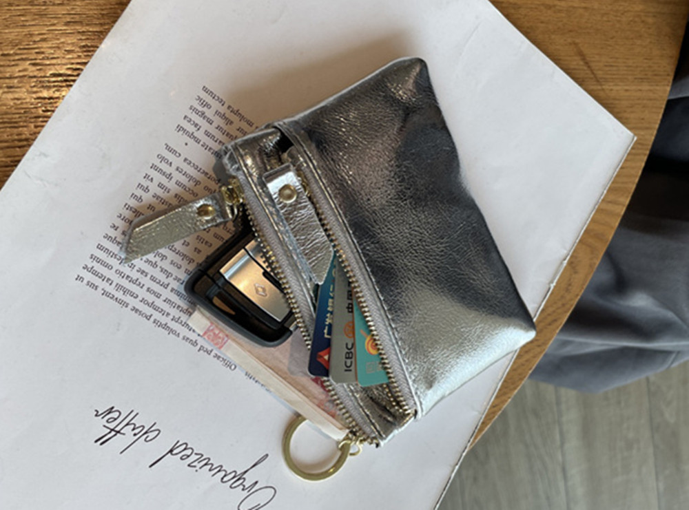 コインケース 本革銀色小銭入れキーリング付きレディース上品ミニ財布