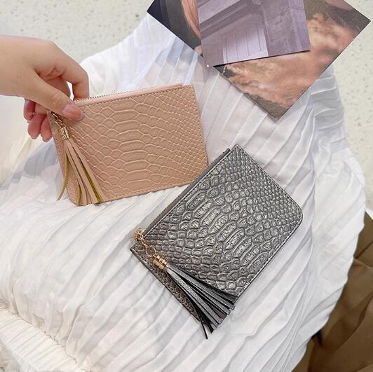 型押しレザー調コインケース カード収納付き財布