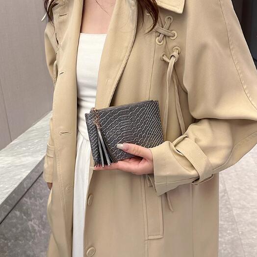 型押しレザー調コインケース カード収納付き財布