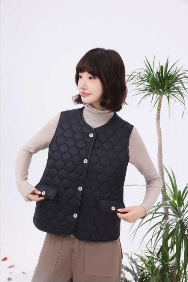 https://fulmo-img-server.com/collarless/0995faf3-e0c1-46f6-8e24-c3e3bf0b2234.jpg