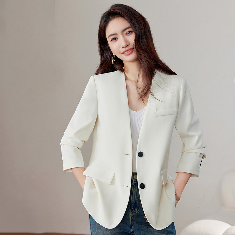 https://fulmo-img-server.com/collarless/0fec0d84-66c9-46c7-8c29-c3ab800161a1.jpg