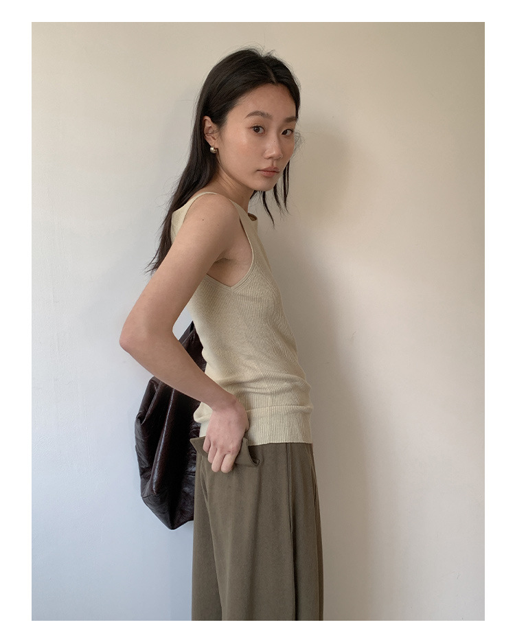 https://fulmo-img-server.com/collarless/11c347c7-95eb-43e9-a0e4-f2fb28397c02.jpg