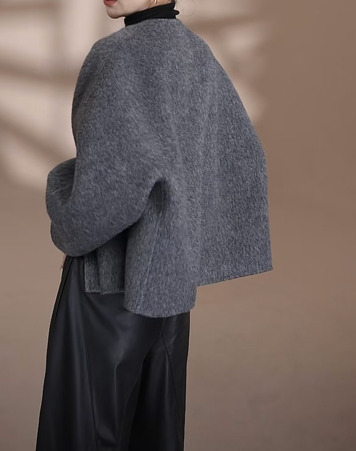 https://fulmo-img-server.com/collarless/12dbf5ea-8fad-4475-ae49-7ad0fa543abd.jpg