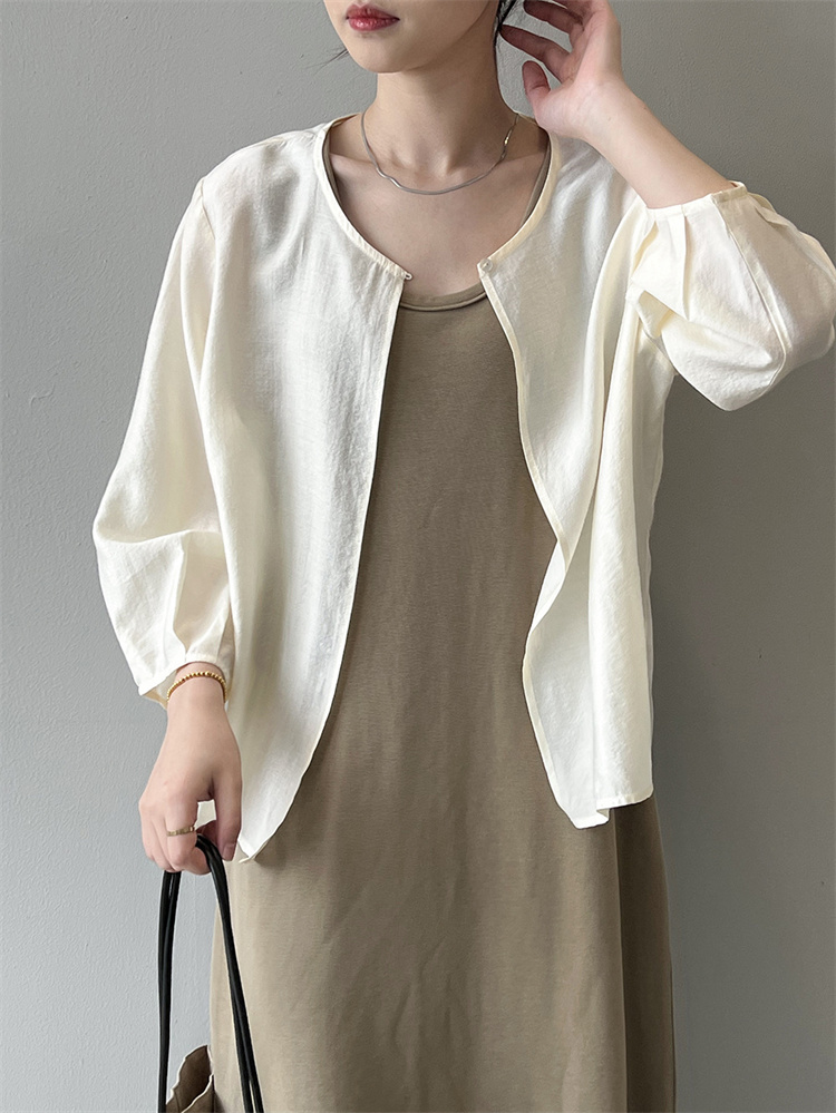https://fulmo-img-server.com/collarless/144a91ee-917f-4ba9-a96b-0e1cec1c9a09.jpg
