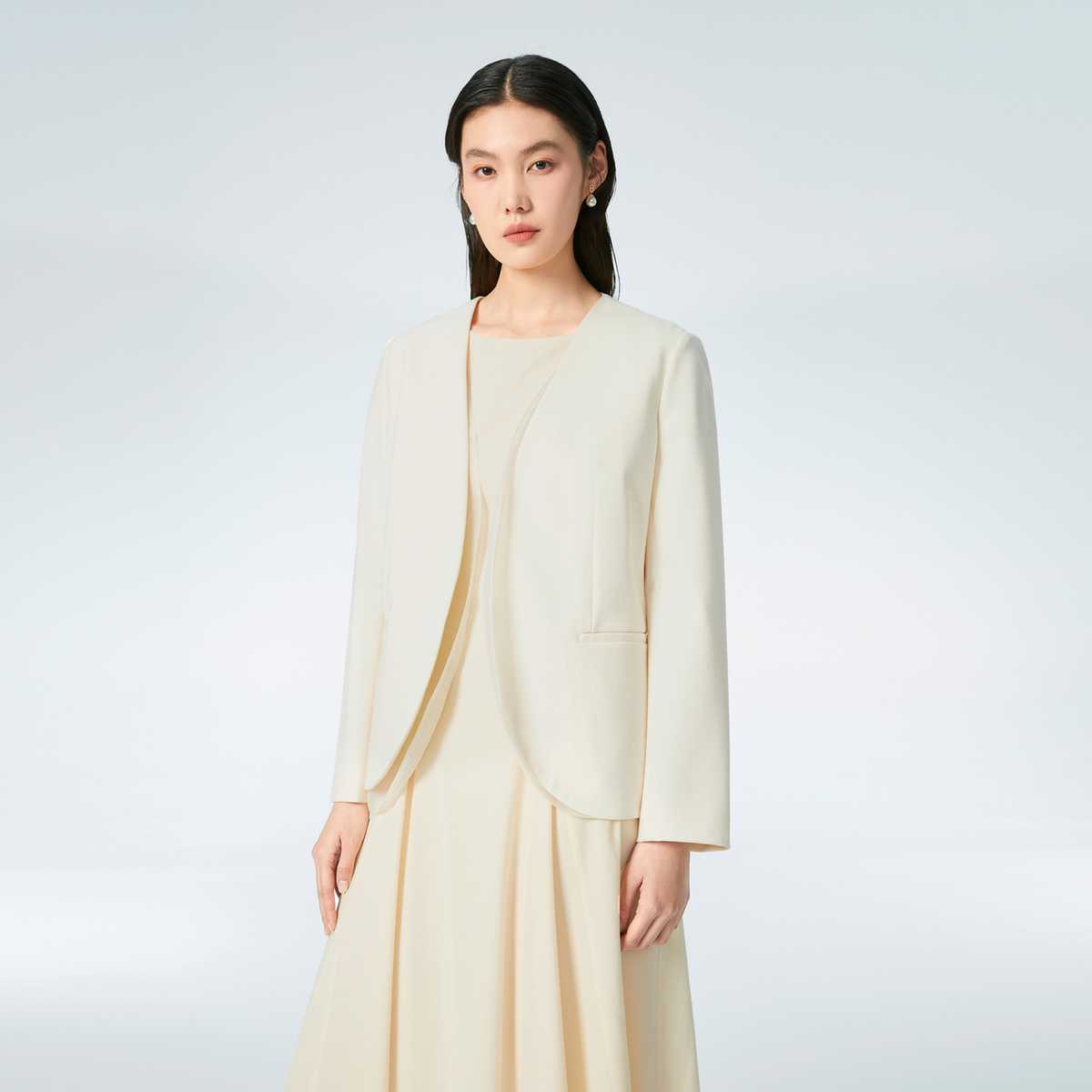 シンプル曲線美ノーカラージャケット