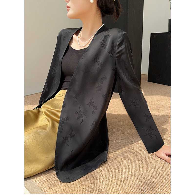 シックな花柄刺繍 ノーカラージャケット