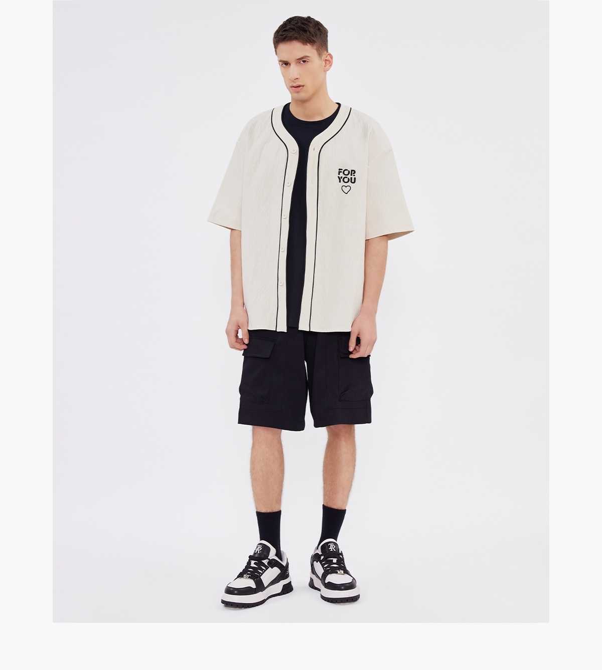 ノーカラージャケット ハートロゴ入り カジュアル羽織り