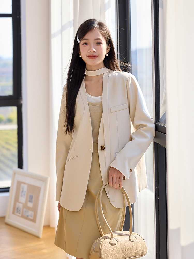 軽やかシルエット ノーカラージャケット