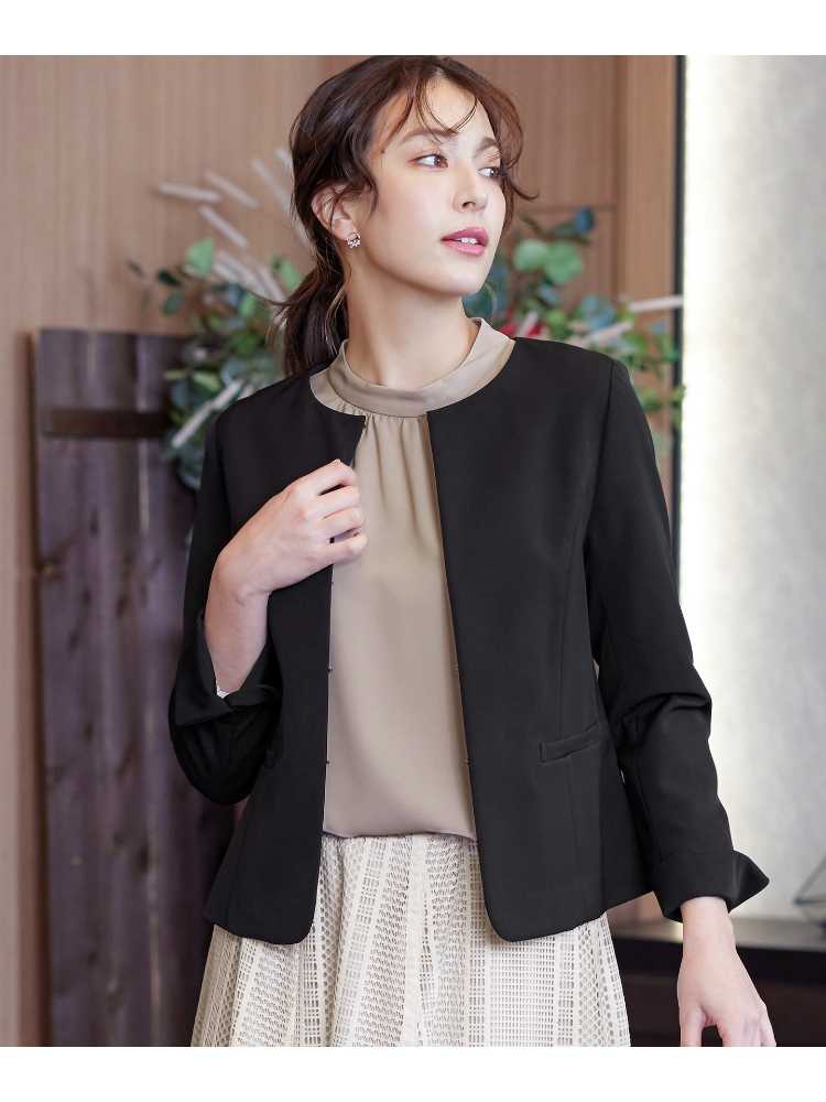 洗練された上質ノーカラージャケット