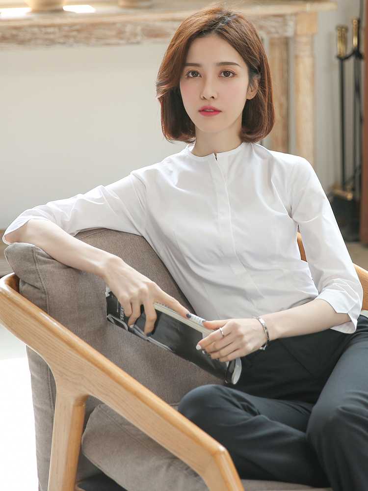 ノーカラージャケット 優雅さ際立つ麻混ノーカラージャケット