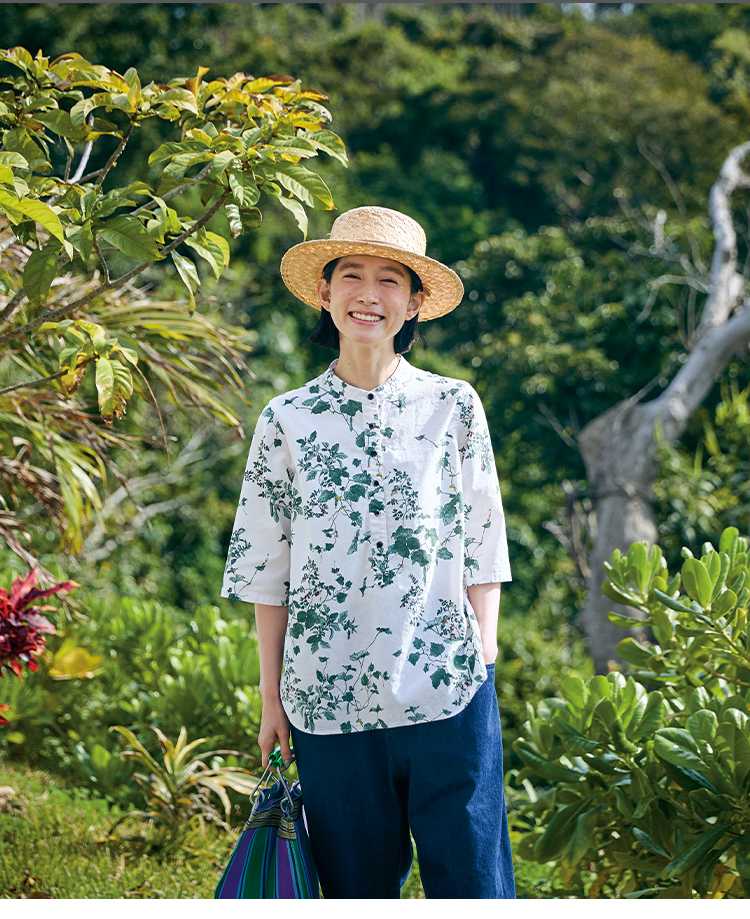 ノーカラージャケット 草花柄七分袖リネンブラウス