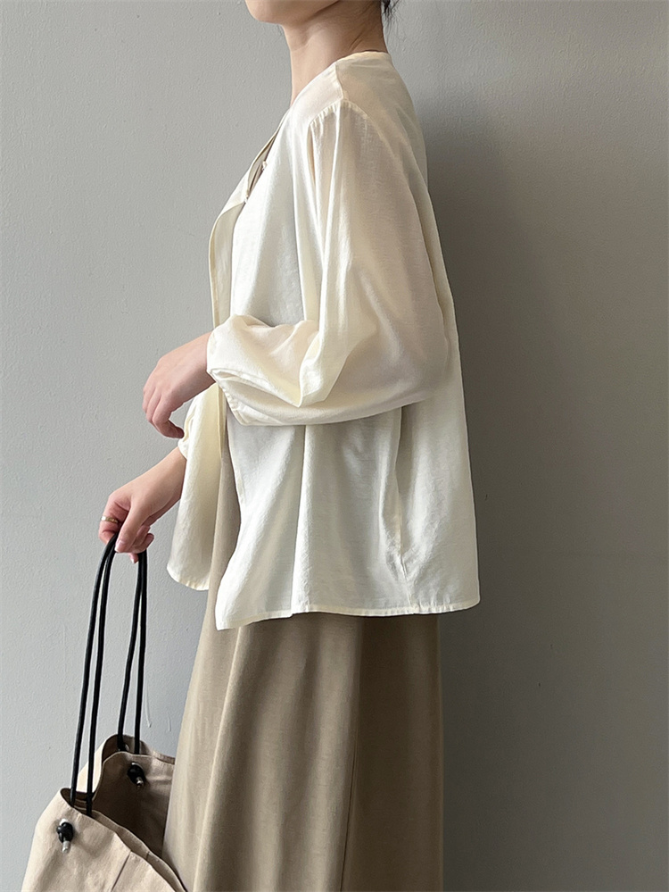 https://fulmo-img-server.com/collarless/1dc1d63e-8e0f-434b-a8f3-591f86e08638.jpg