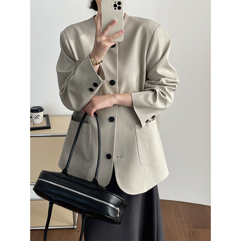 https://fulmo-img-server.com/collarless/2f1a62dd-31f3-44be-9bab-287f1fad2560.jpg