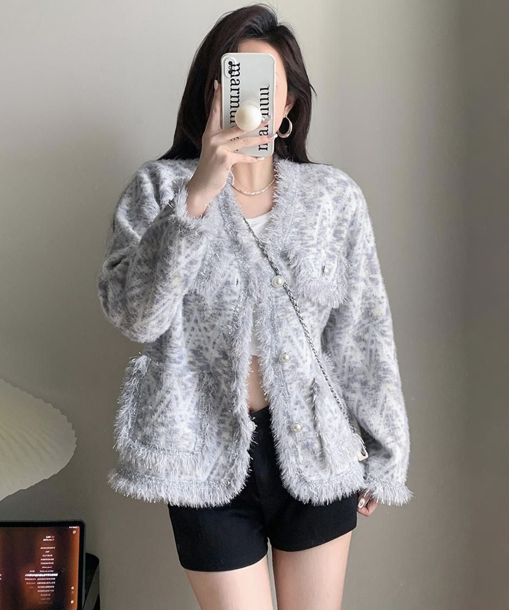 https://fulmo-img-server.com/collarless/343d0c76-534b-468b-b7e8-a41667ba682a.jpg