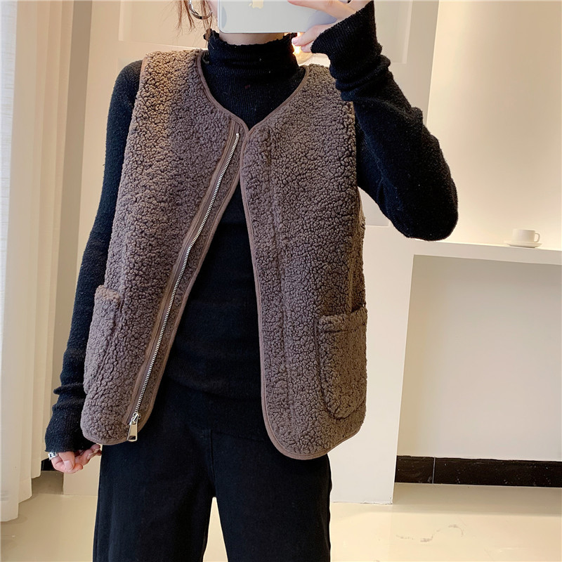 https://fulmo-img-server.com/collarless/3e201de3-7a82-4d89-9257-59c7765ddd9a.jpg