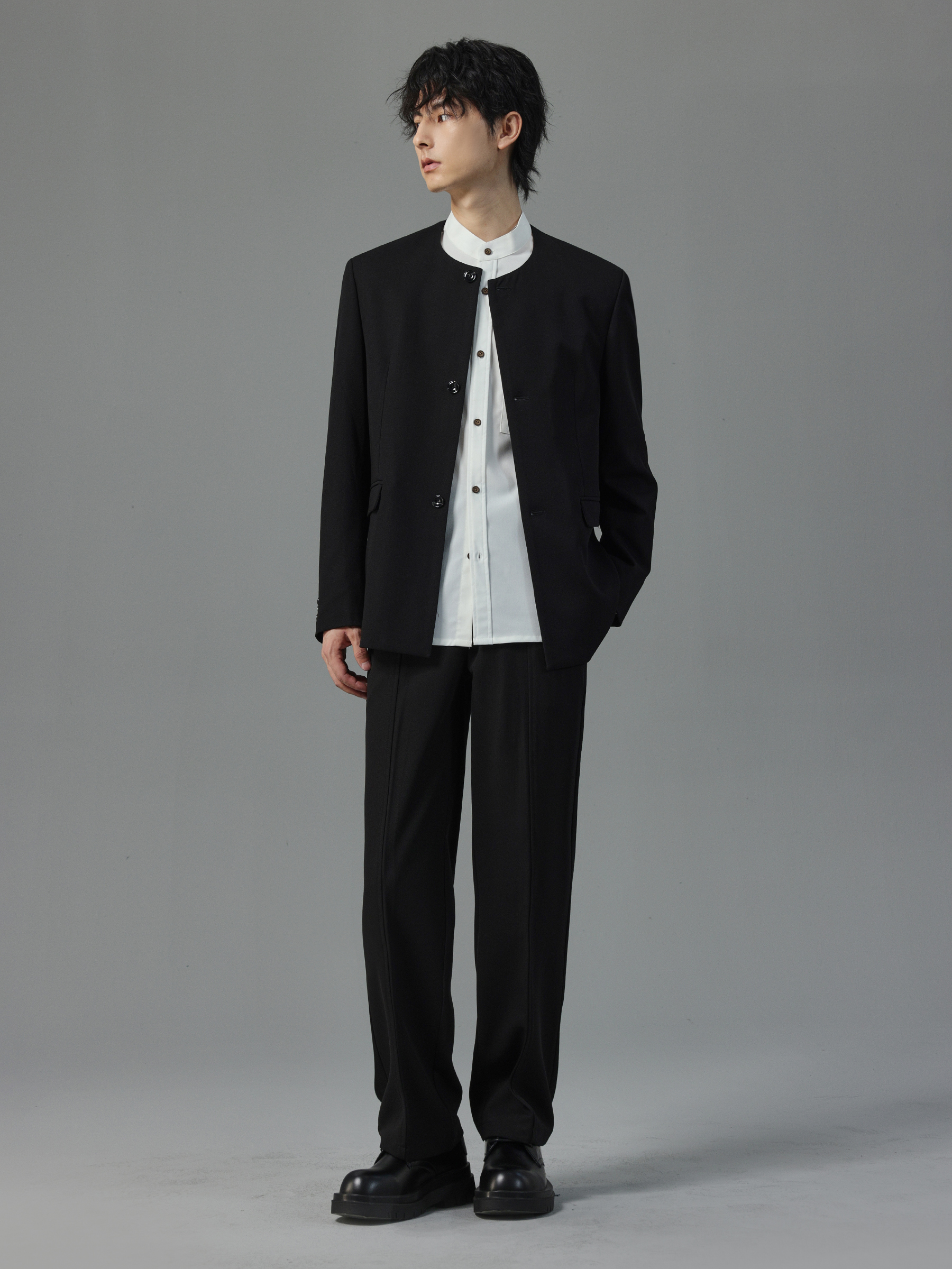 https://fulmo-img-server.com/collarless/4eda9019-ef86-4694-b8b8-5e5aca26ec35.jpg