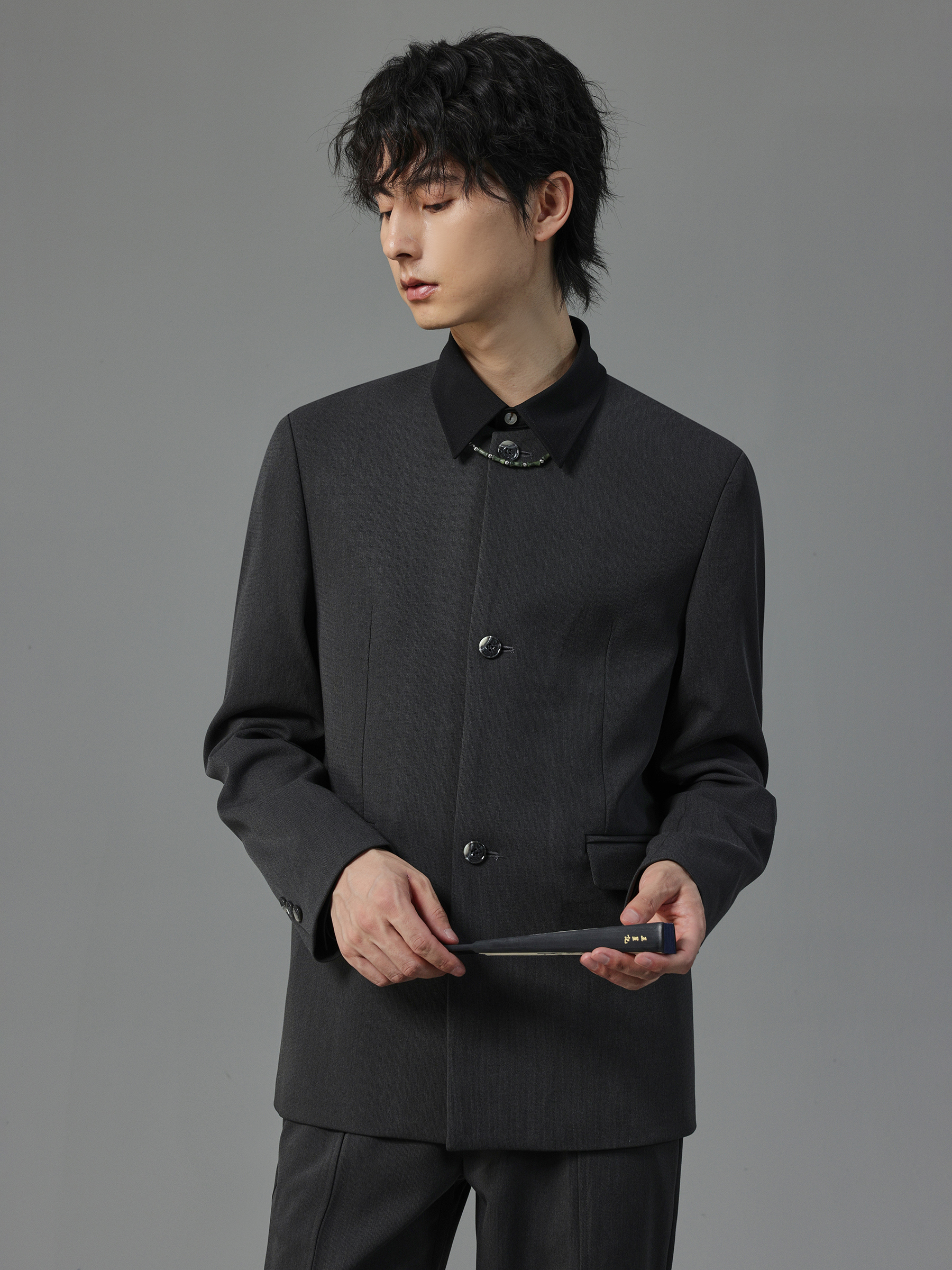 https://fulmo-img-server.com/collarless/4f6444d4-496c-4905-99d9-813c484ce576.jpg