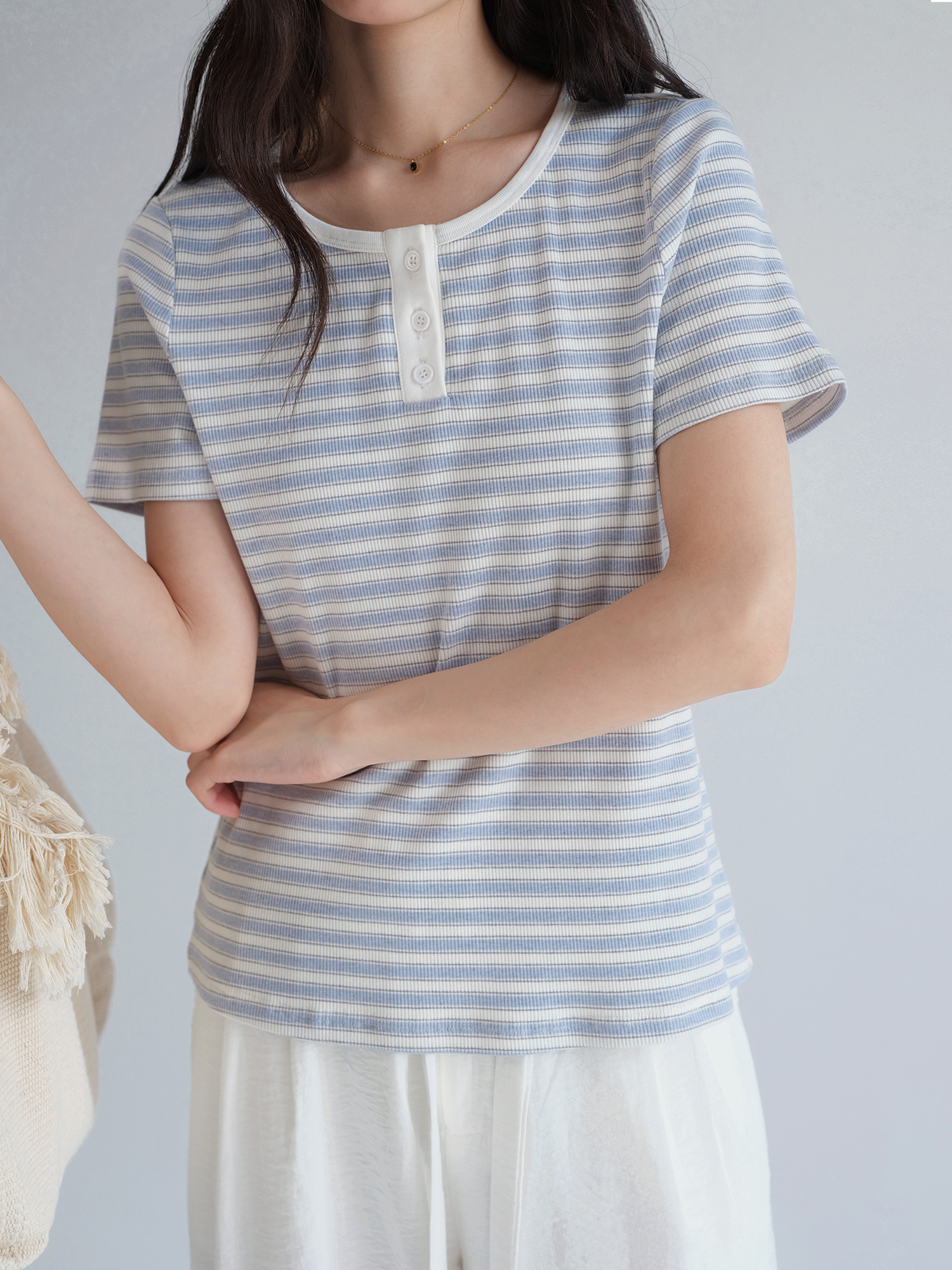 https://fulmo-img-server.com/collarless/51ecbf83-79cc-4c86-a2f1-ef39833cf80c.jpg