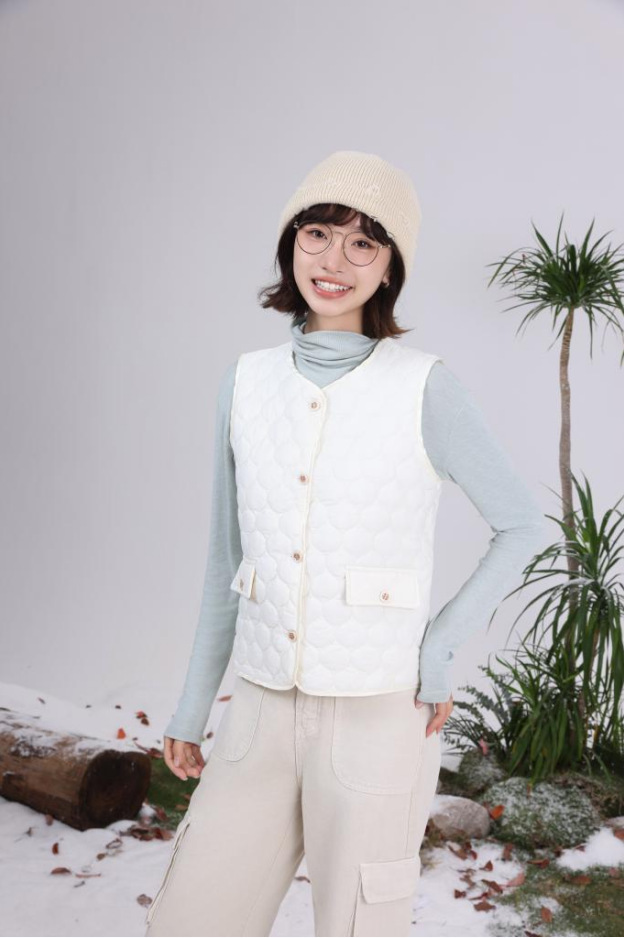 https://fulmo-img-server.com/collarless/52708e22-7ca5-4c75-9b92-37f28715463f.jpg