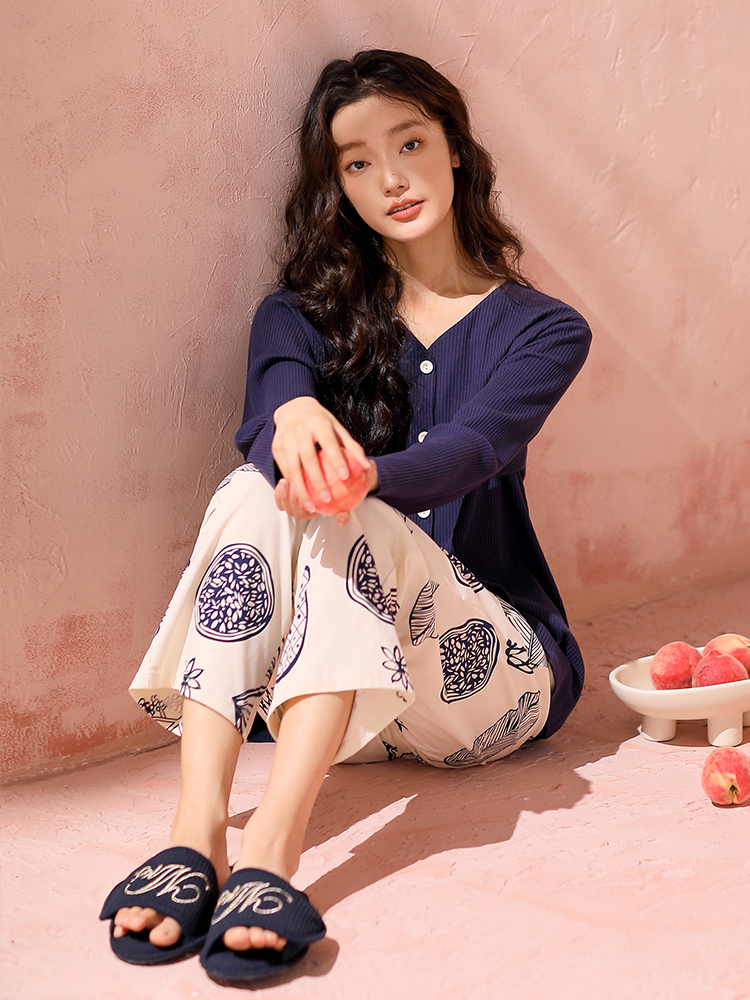https://fulmo-img-server.com/collarless/676402f7-ef81-43c3-ac54-70de1622ca94.jpg