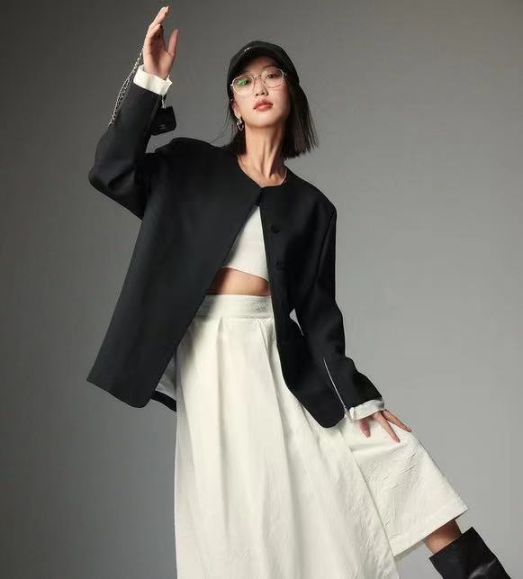 https://fulmo-img-server.com/collarless/6a94a8a0-d3f1-4196-ab8f-f4252b13e0b5.jpg