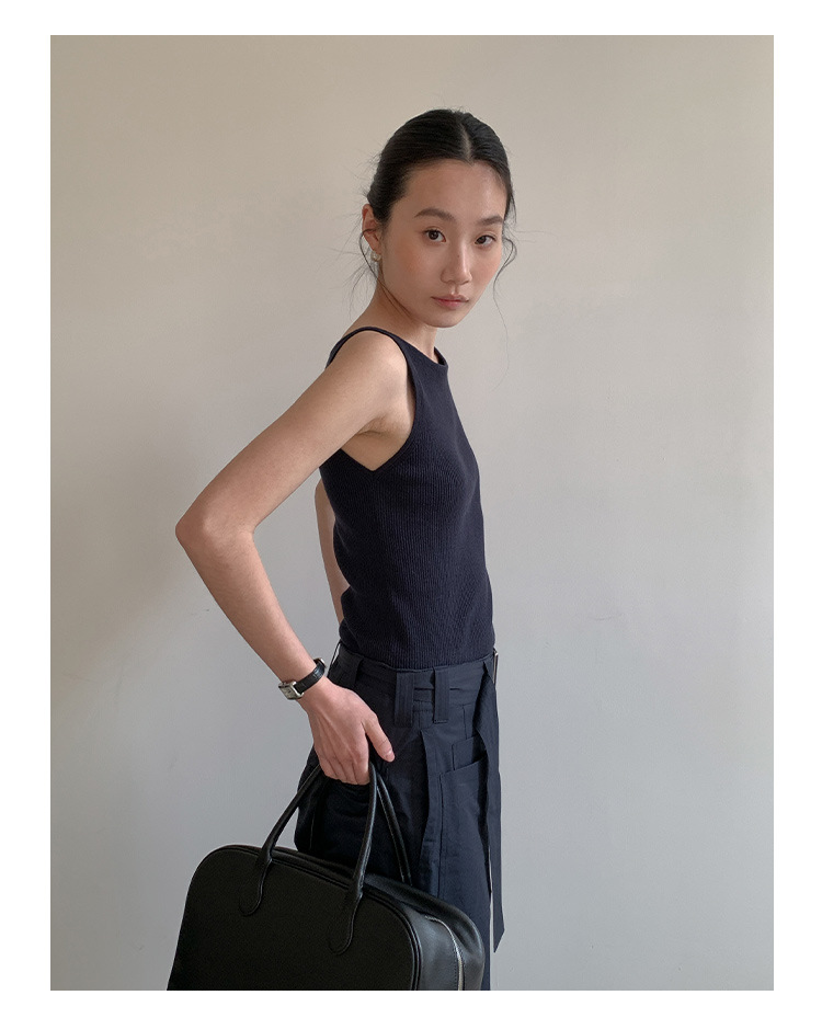 https://fulmo-img-server.com/collarless/72cf326c-f31d-4ac7-8969-664586607fe3.jpg