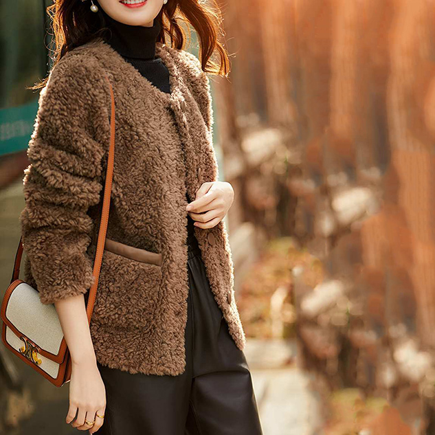 https://fulmo-img-server.com/collarless/84a412aa-1962-4794-a21e-361f616691e8.jpg