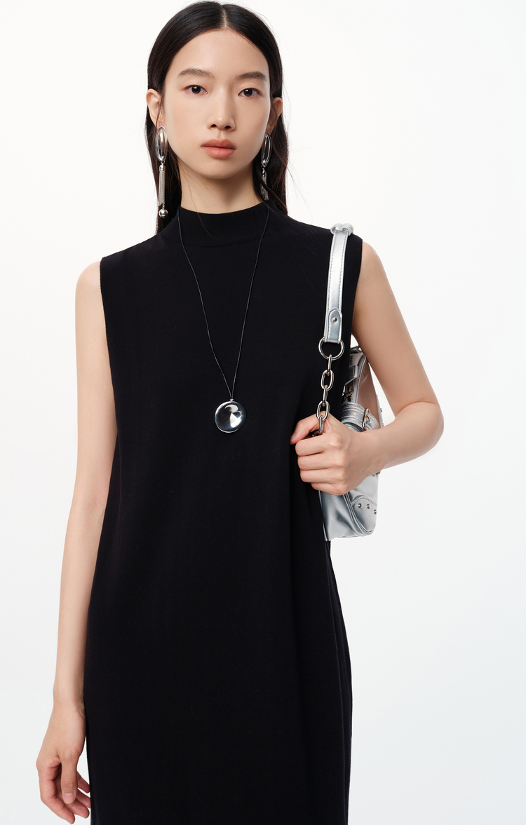 https://fulmo-img-server.com/collarless/af4ea39e-5c99-48f9-a6af-0eb81f297ade.jpg