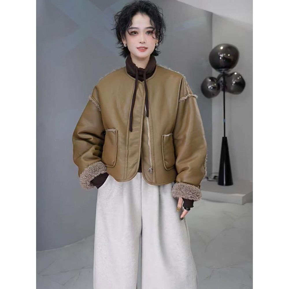 https://fulmo-img-server.com/collarless/b20d16f4-bfd1-41cd-b0c0-f0727fc0cde0.jpg