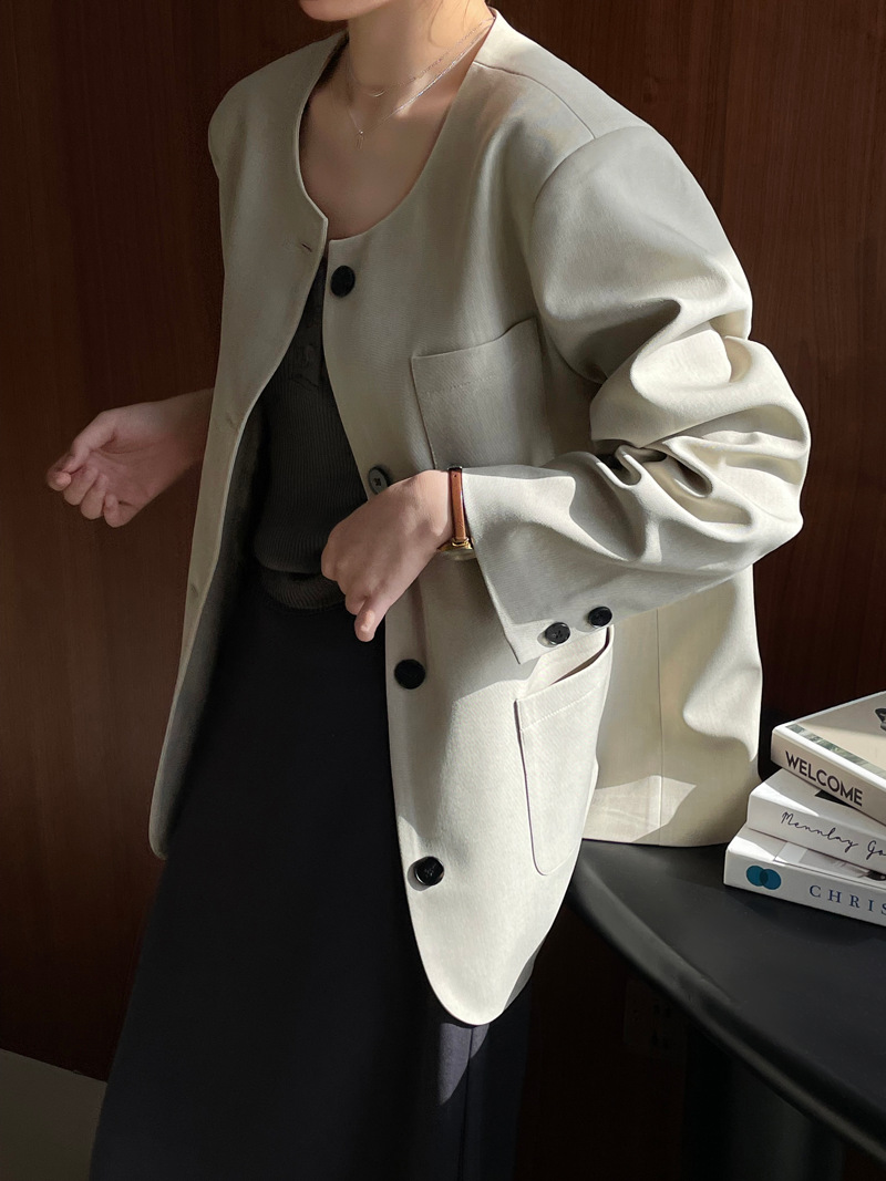 https://fulmo-img-server.com/collarless/b7026822-429c-4fff-986a-0a2b75ce9daf.jpg