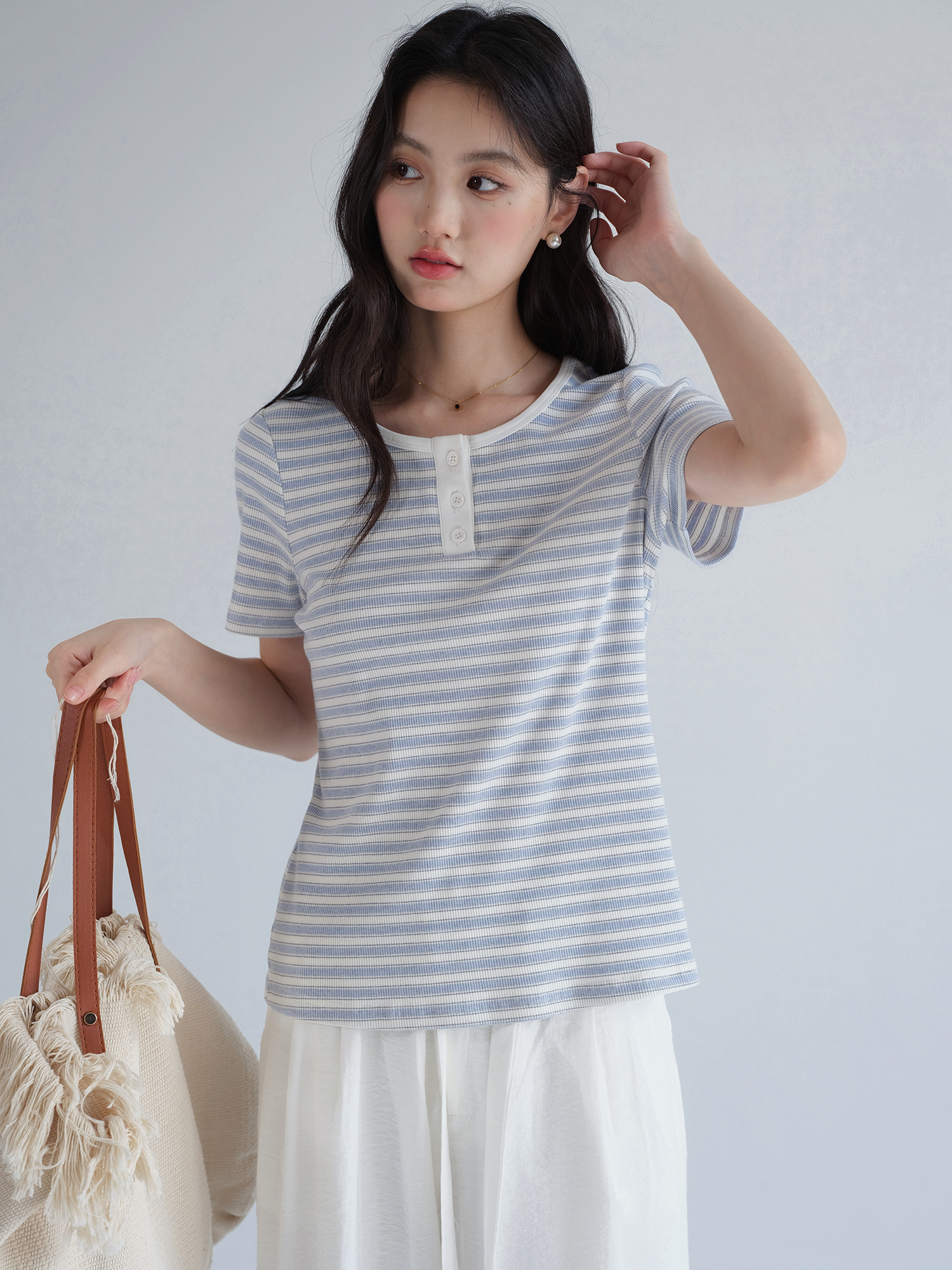 https://fulmo-img-server.com/collarless/b8d1d42a-be54-45d0-b687-5aa2bcdd55ab.jpg
