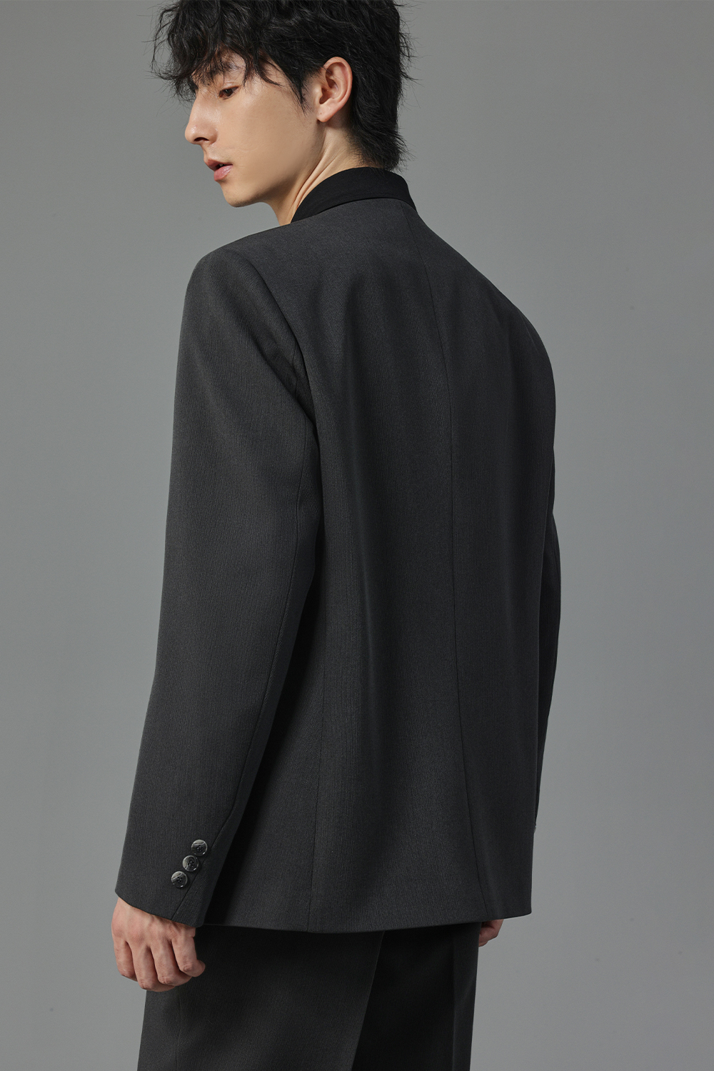 https://fulmo-img-server.com/collarless/d3d0dcbb-ea81-4198-beed-48c58a1069c9.jpg