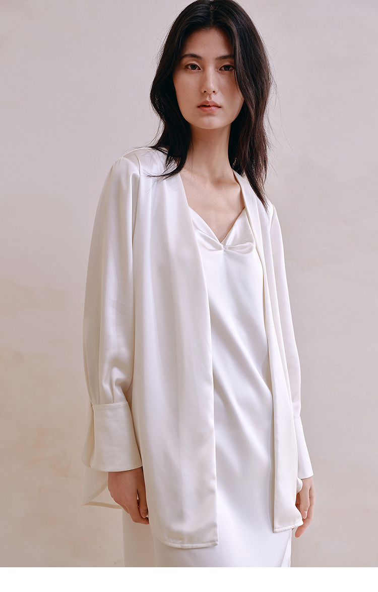 https://fulmo-img-server.com/collarless/d8aa2b67-ab91-40bc-abfa-c8b37461f728.jpg
