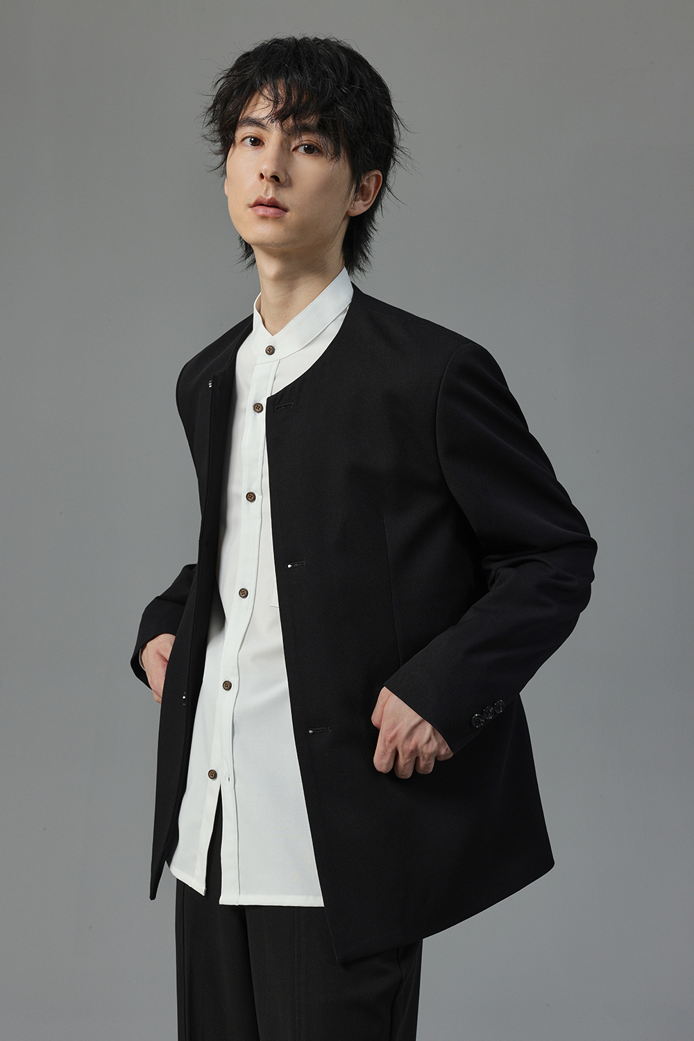 https://fulmo-img-server.com/collarless/dabff6a3-4943-4aad-825e-40cc650fad7e.jpg