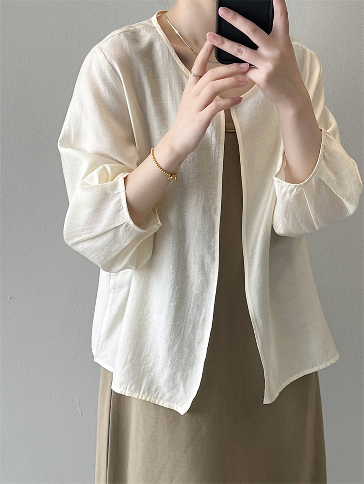 https://fulmo-img-server.com/collarless/e5395836-d5f3-4f9e-a7e1-ca4069edf6de.jpg