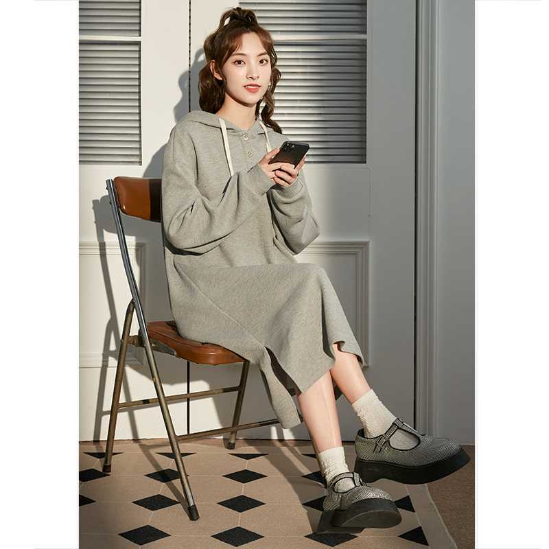 レディースパーカー ふんわりシルエットフード付きニットワンピース
