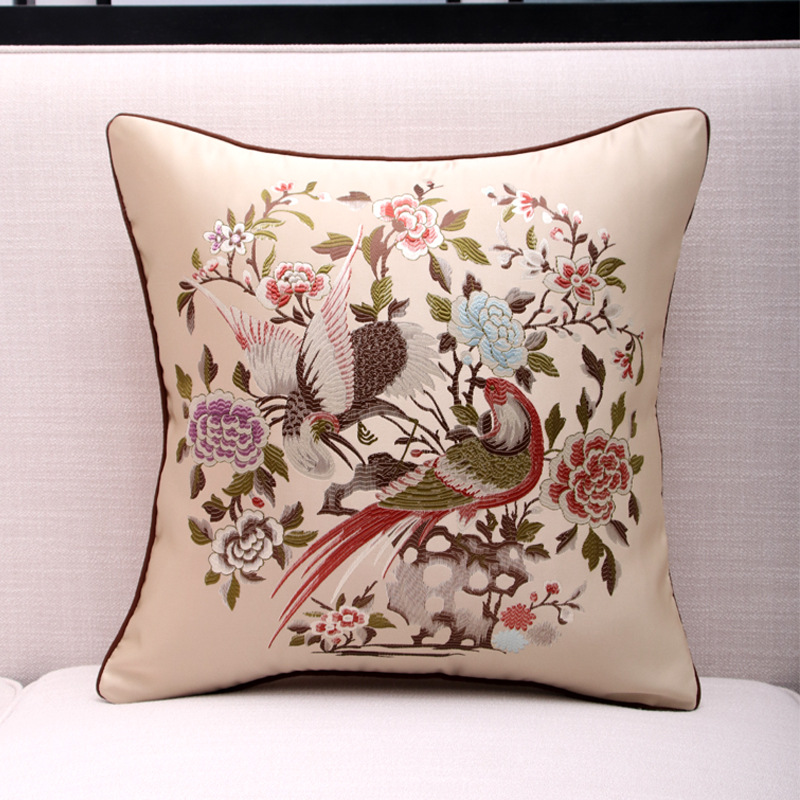 ソファクッション 鳥と花刺繍の優美なクッション